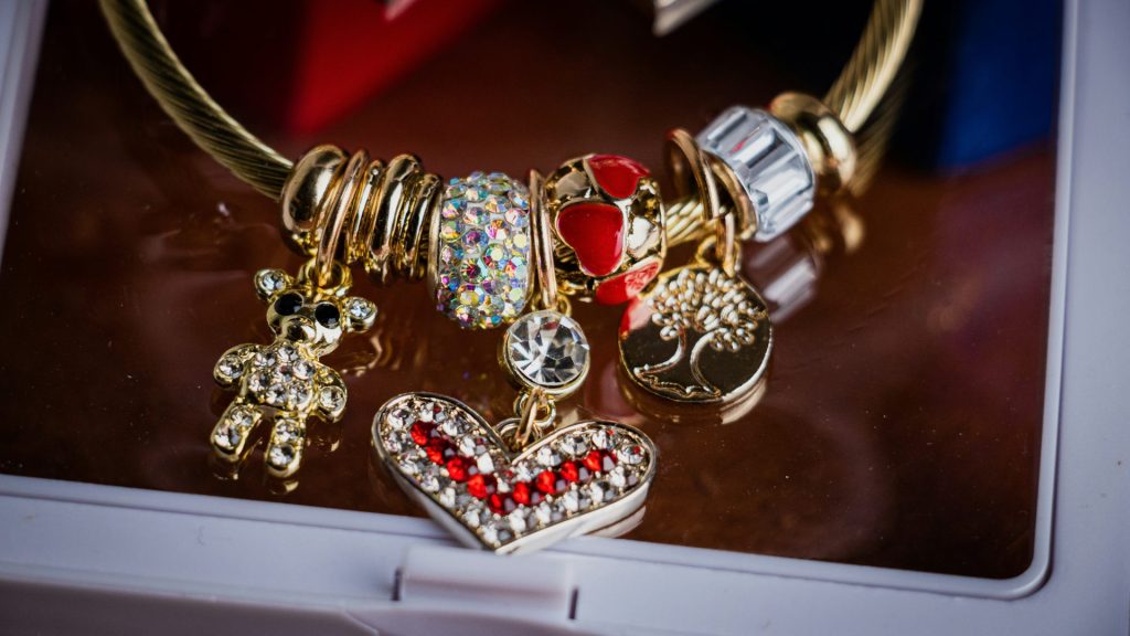 a bunch of charms that are on a table